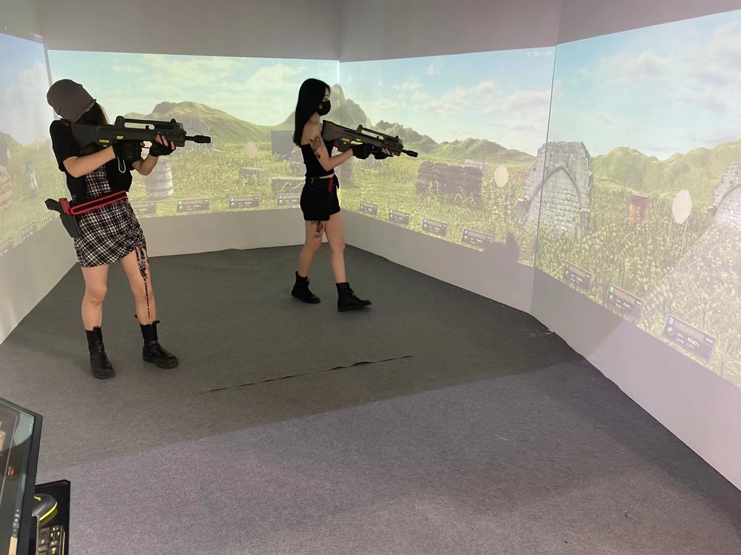 全新一代沉浸式射击体验互动设备、三折幕、五